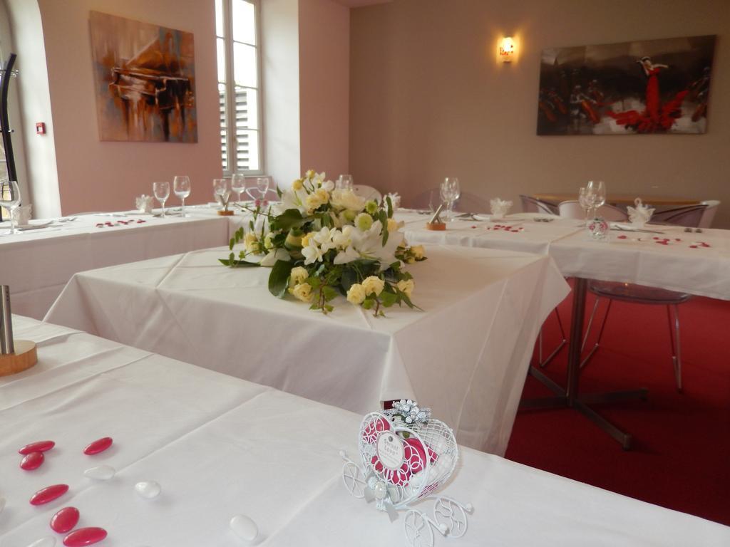 Hotel Restaurant Le Lion D'Or Gémozac Dış mekan fotoğraf